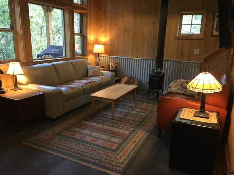Entire cabin in Crescent City, California 4 guests1 bedroom2 beds1 bath-7