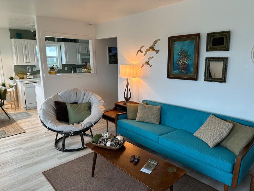 Entire home in Crescent City, California 4 guests2 bedrooms2 beds1 bath-13