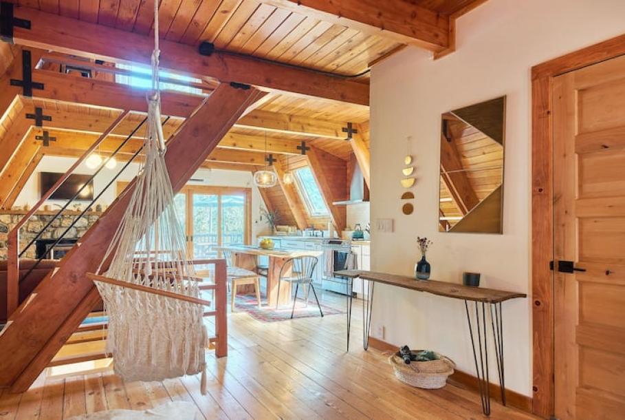 Entire cabin in Idyllwild-Pine Cove, California 7 guests3 bedrooms4 beds2 baths-14