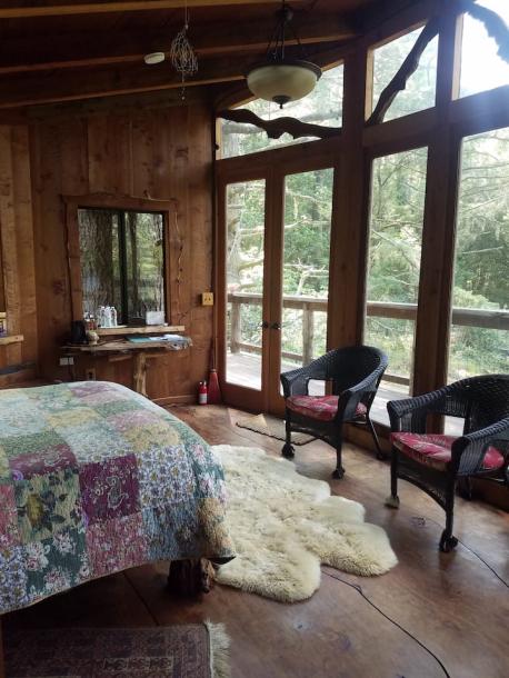 Treehouse in Bodega Bay, California 2 guests1 bedroom1 bed1 bath-15