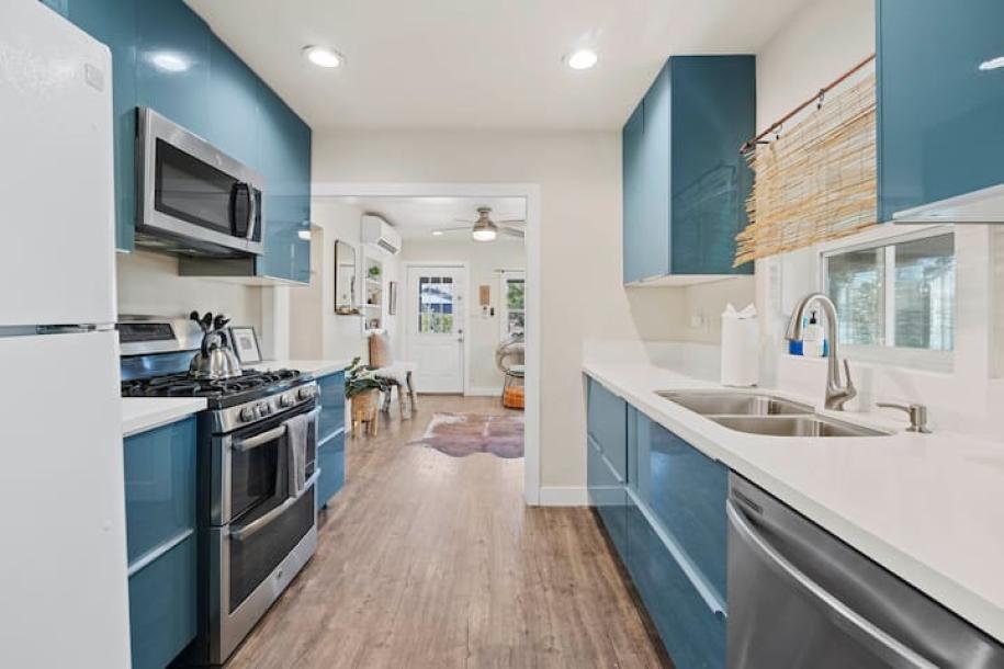 Entire home in Joshua Tree, California 6 guests3 bedrooms5 beds2 baths-16