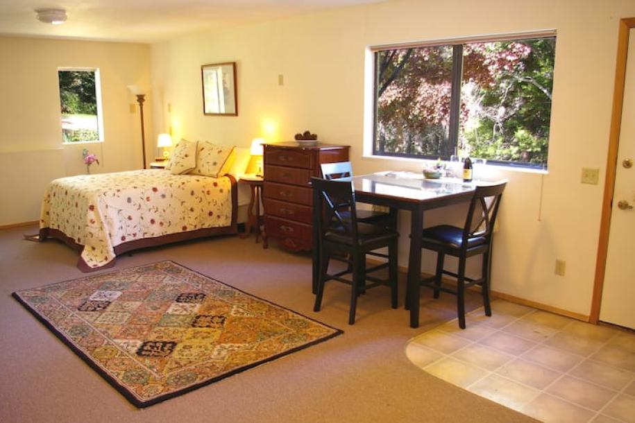 Entire rental unit in Weed, California 2 guests1 bedroom1 bed1 bath-11