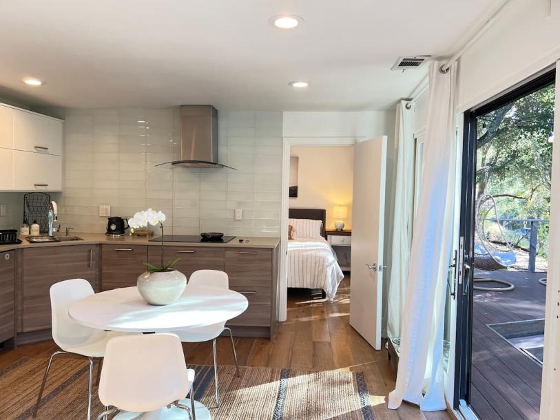 Entire guesthouse in Woodside, California 4 guests2 bedrooms2 beds1 bath-13
