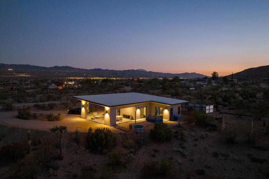Entire home in Yucca Valley, California 4 guests2 bedrooms2 beds1 bath-19