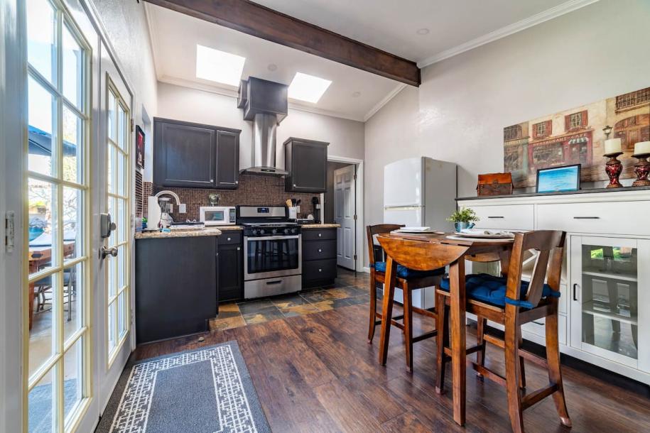 Entire guesthouse in San Diego, California 3 guests1 bedroom2 beds1 bath-9