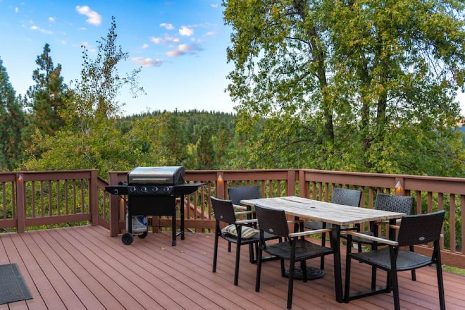 Entire home in Mount Shasta, California 8 guests4 bedrooms4 beds3.5 baths-3