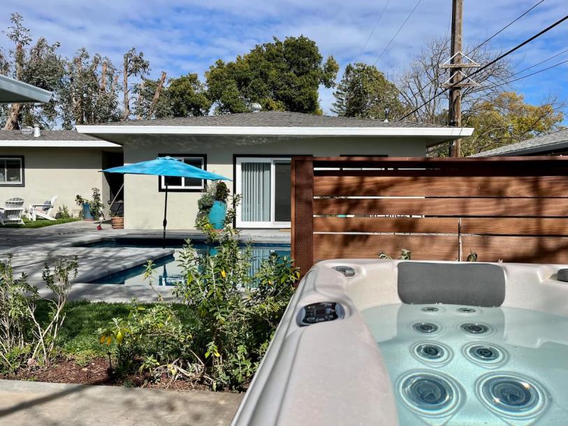 Entire guesthouse in Sacramento, California 2 guestsStudio1 bed1 bath-4