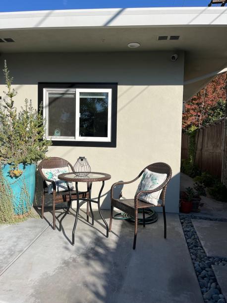 Entire guesthouse in Sacramento, California 2 guestsStudio1 bed1 bath-6