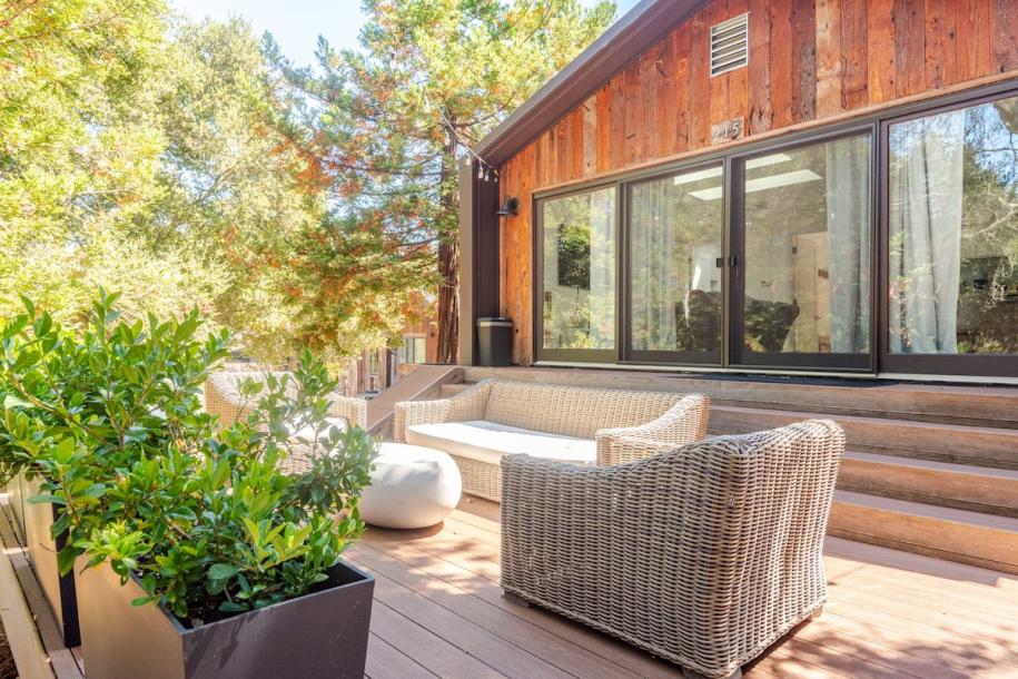 Entire guesthouse in Woodside, California 4 guests2 bedrooms2 beds1 bath-6