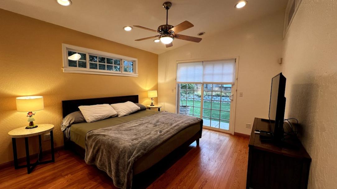 Entire guesthouse in El Granada, California 2 guests1 bedroom1 bed1 bath-7