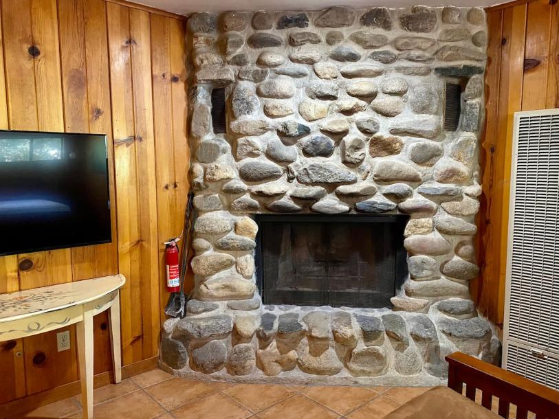 Entire guesthouse in Three Rivers, California 2 guests1 bedroom1 bed1 bath-10