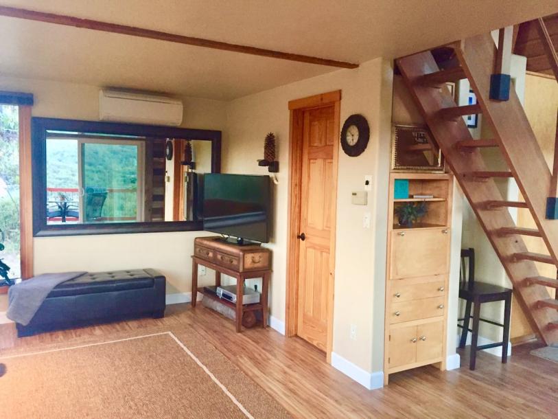 Entire cabin in Oakhurst, California 4 guests1 bedroom2 beds1 bath-6