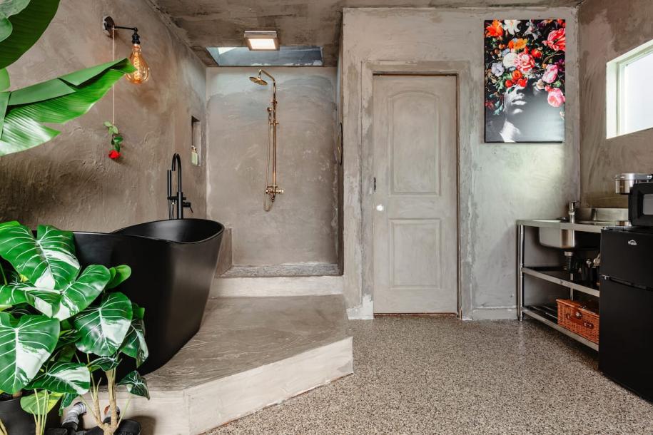 Entire guesthouse in Oakland, California 2 guestsStudio1 bed1 bath-8