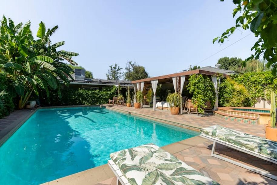 Entire guesthouse in Reseda, California 2 guests1 bedroom1 bed1 bath-13