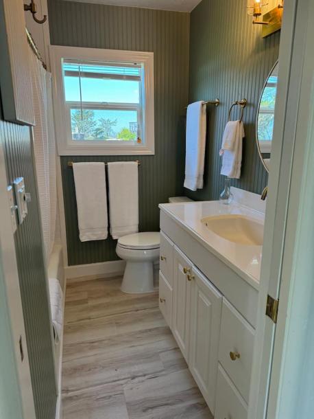 Entire home in Crescent City, California 4 guests2 bedrooms2 beds1 bath-2