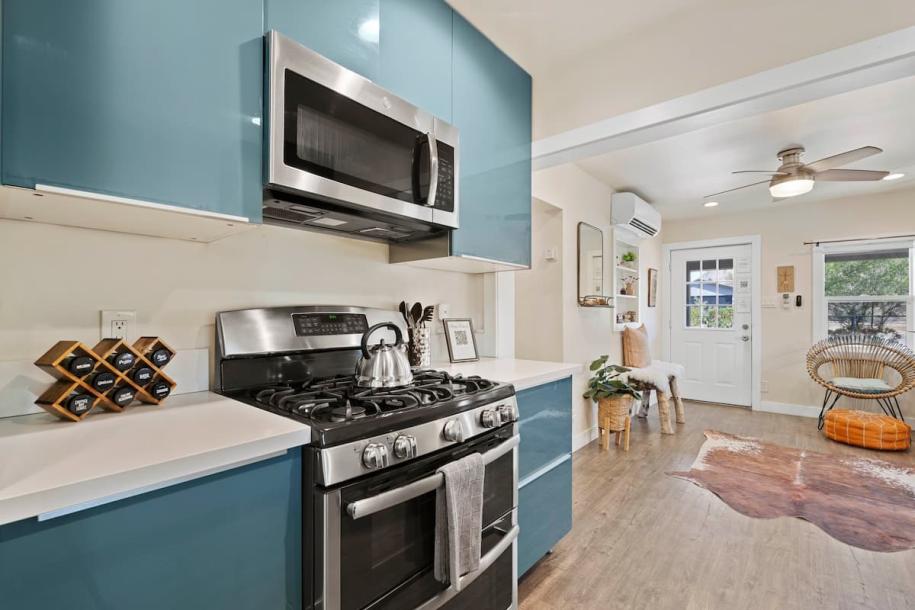 Entire home in Joshua Tree, California 6 guests3 bedrooms5 beds2 baths-18