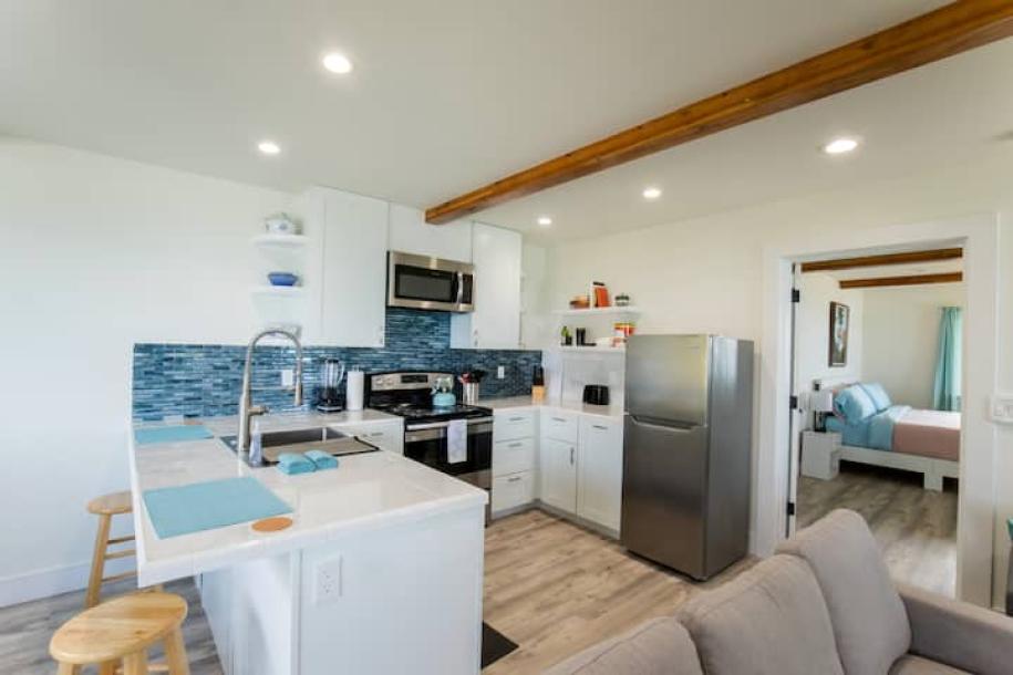 Entire condo in Whitethorn, California 4 guests1 bedroom3 beds1 bath-15