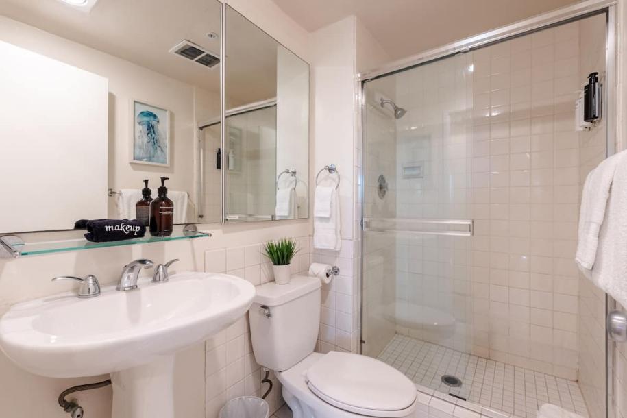 Entire condo in San Diego, California 5 guests2 bedrooms2 beds2 baths-4