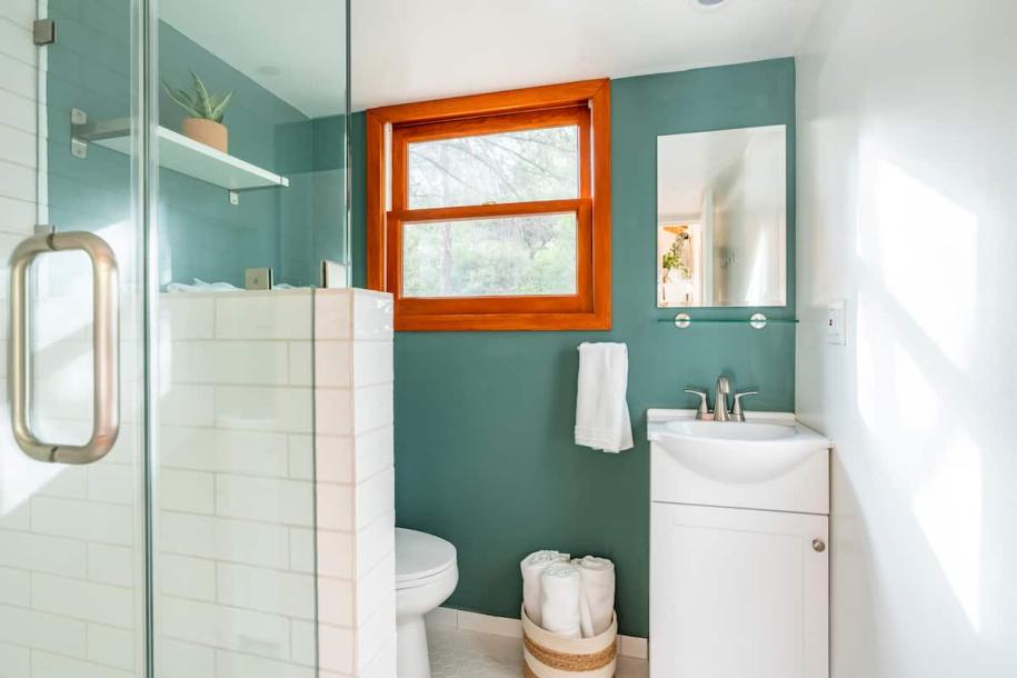 Entire cabin in Topanga, California 2 guests1 bedroom2 beds1 bath-6