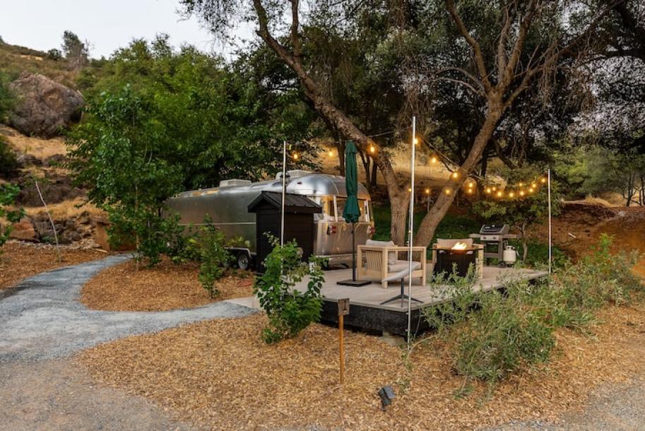 Camper/RV in Coulterville, California 3 guests1 bedroom2 beds1 bath-3