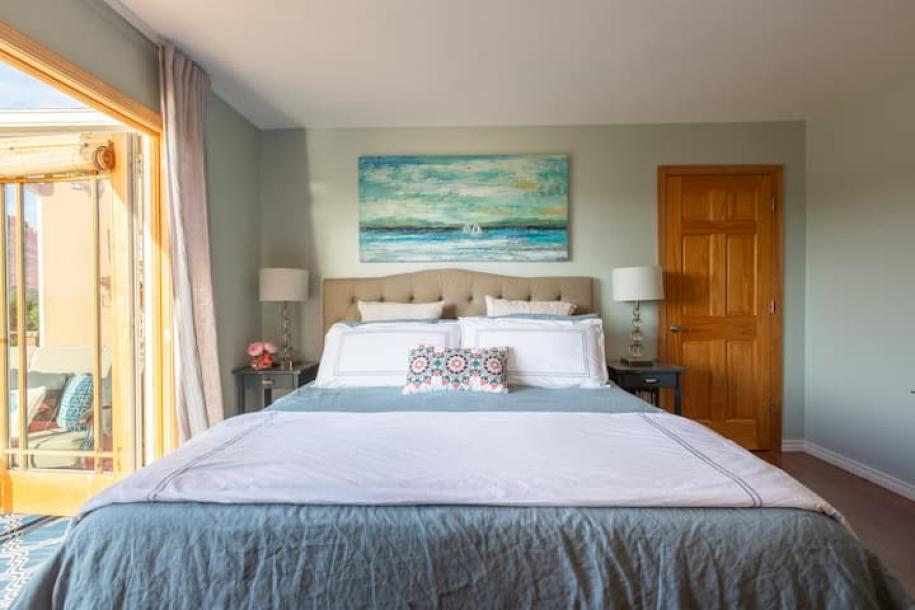Room in Pismo Beach, California 1 king bedPrivate attached bathroom-16