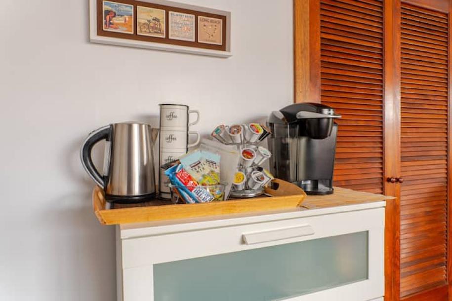 Private room in guesthouse in Long Beach, California 2 guests1 bedroom1 bed1 private bath-4