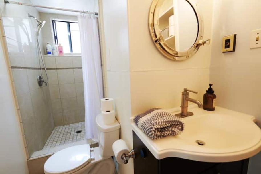 Entire guesthouse in Redondo Beach, California 2 guests1 bedroom1 bed1 bath-7