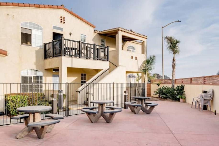 Entire condo in Oceano, California 6 guests1 bedroom3 beds1 bath-0