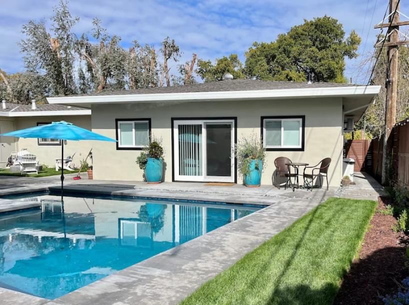 Entire guesthouse in Sacramento, California 2 guestsStudio1 bed1 bath-12