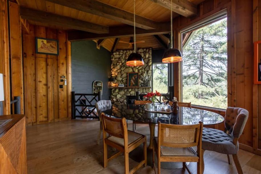 Entire cabin in Crestline, California 6 guests3 bedrooms4 beds3 baths-15