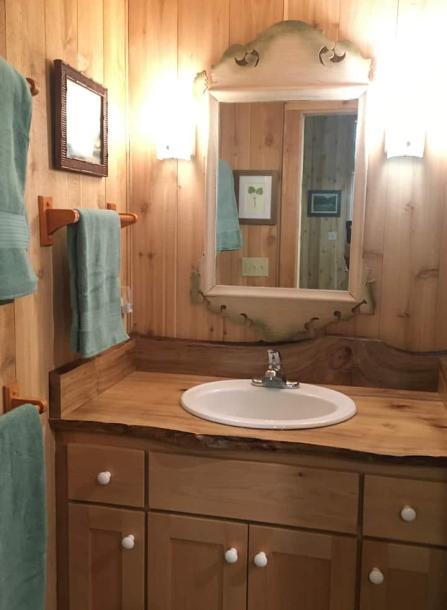 Entire cabin in Crescent City, California 4 guests1 bedroom2 beds1 bath-5