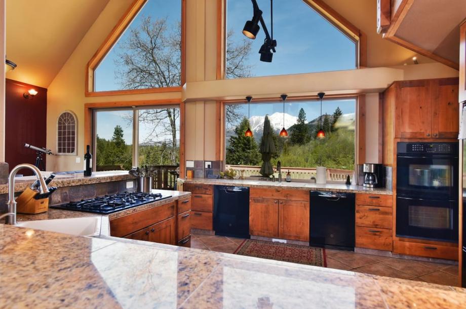 Entire home in Mount Shasta, California 8 guests4 bedrooms4 beds3.5 baths-15