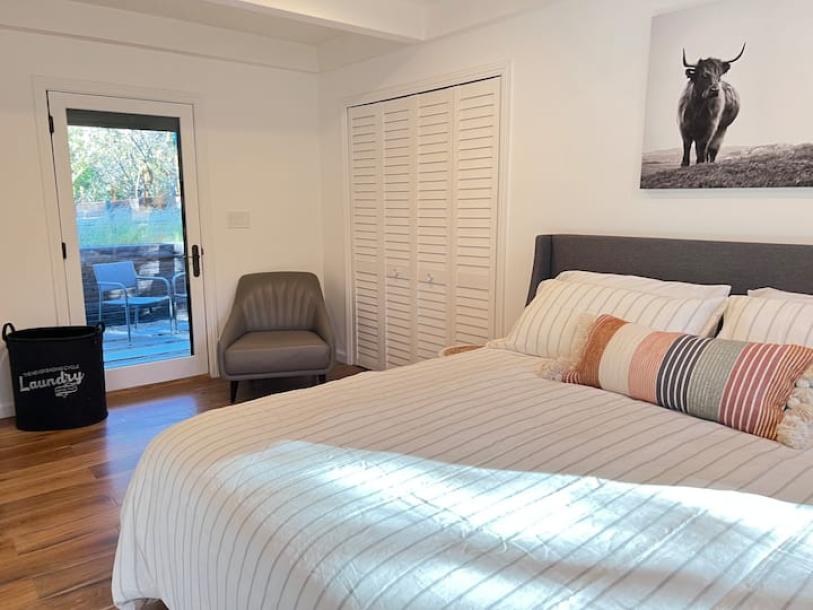 Entire guesthouse in Woodside, California 4 guests2 bedrooms2 beds1 bath-11