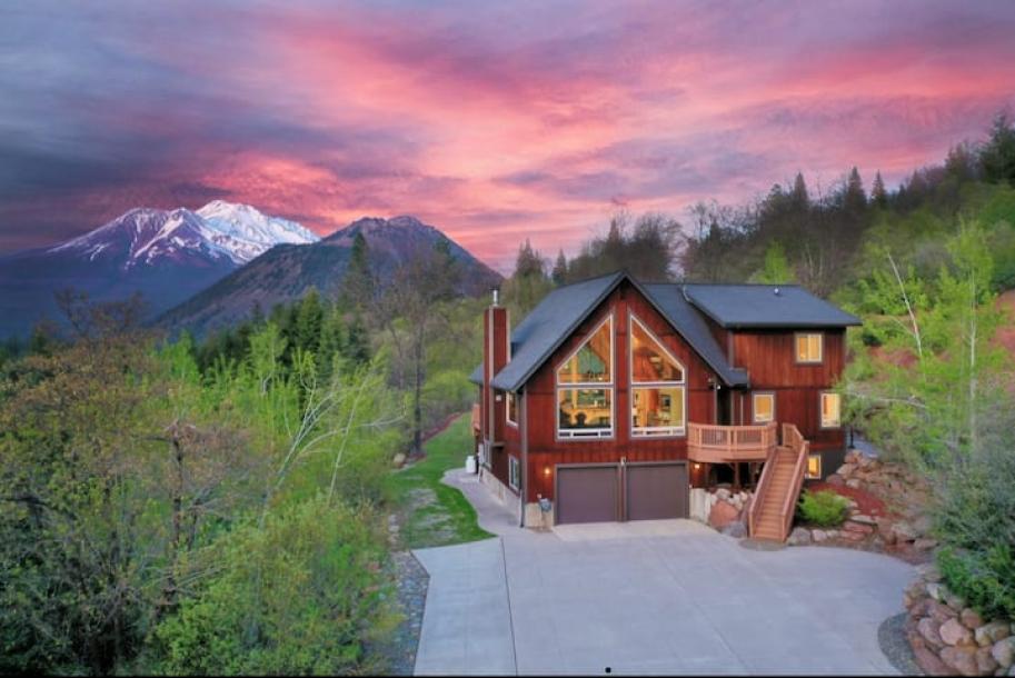 Entire home in Mount Shasta, California 8 guests4 bedrooms4 beds3.5 baths-0