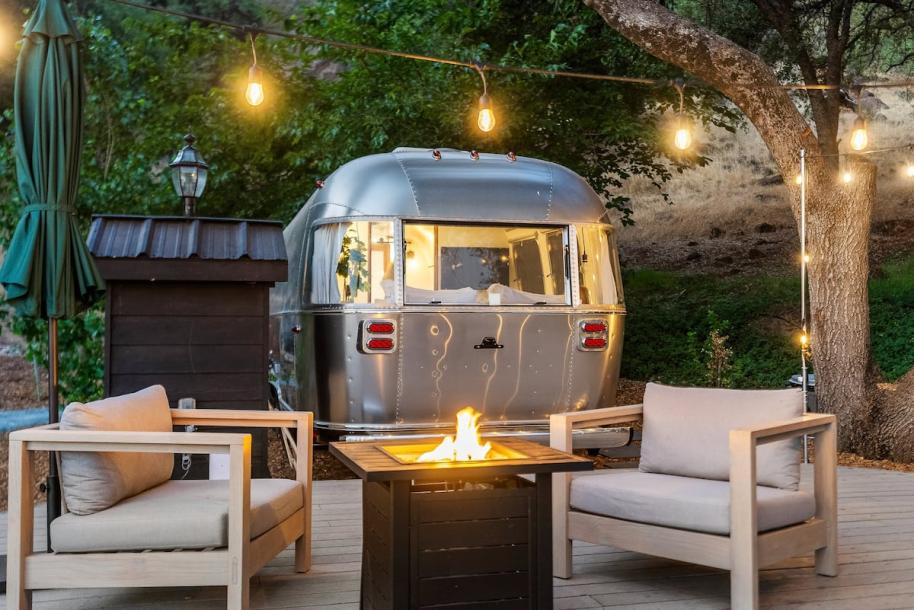 Camper/RV in Coulterville, California 3 guests1 bedroom2 beds1 bath-15