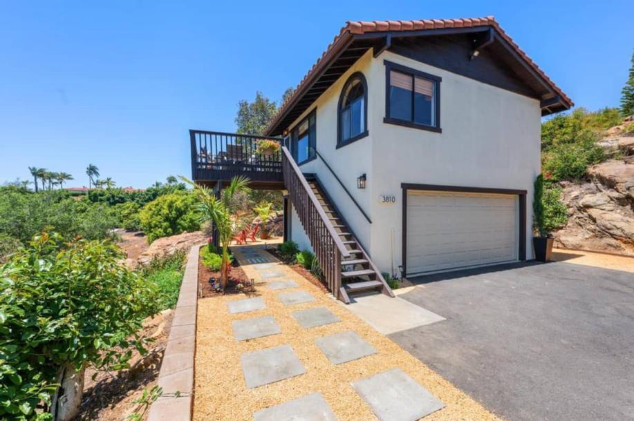 Entire guesthouse in Fallbrook, California 4 guestsStudio2 beds1 bath-12