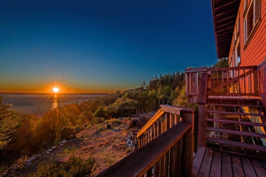 Entire home in Whitethorn, California 6 guests2 bedrooms3 beds1.5 baths-15
