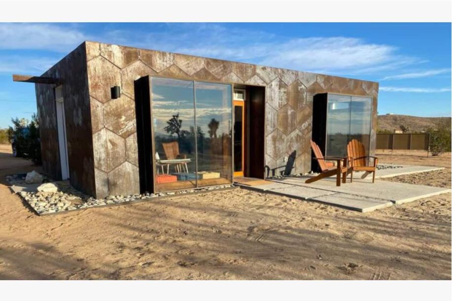 Tiny home in Yucca Valley, California 3 guests1 bedroom2 beds1 bath-11
