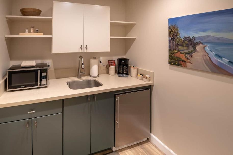 Room in boutique hotel in Santa Barbara, California 2 guests1 bedroom1 bed1 private bath-10