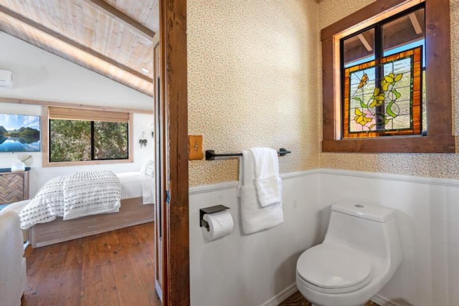 Entire guesthouse in Fallbrook, California 4 guestsStudio2 beds1 bath-2