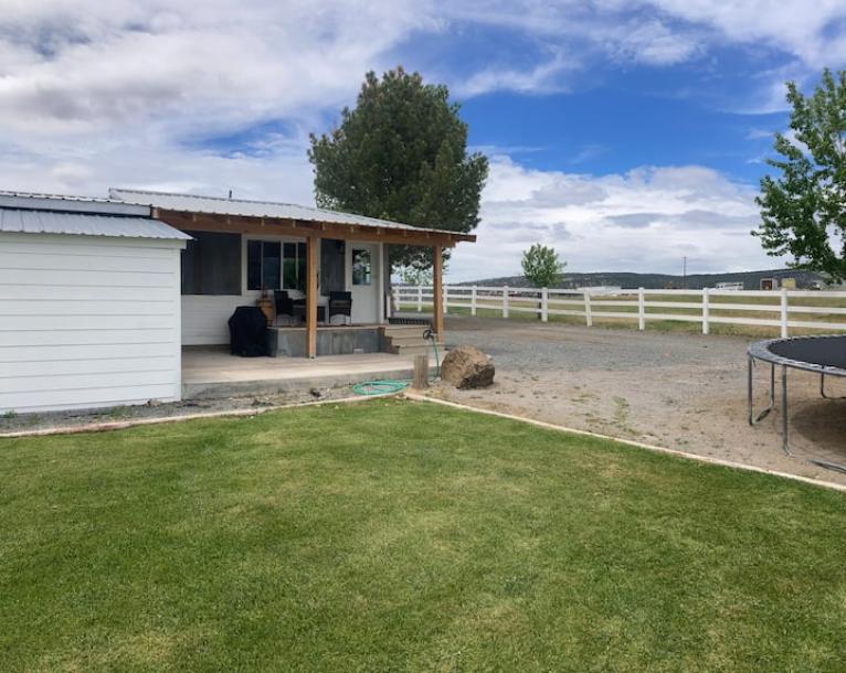 Entire guesthouse in Alturas, California 2 guests1 bedroom1 bath-2