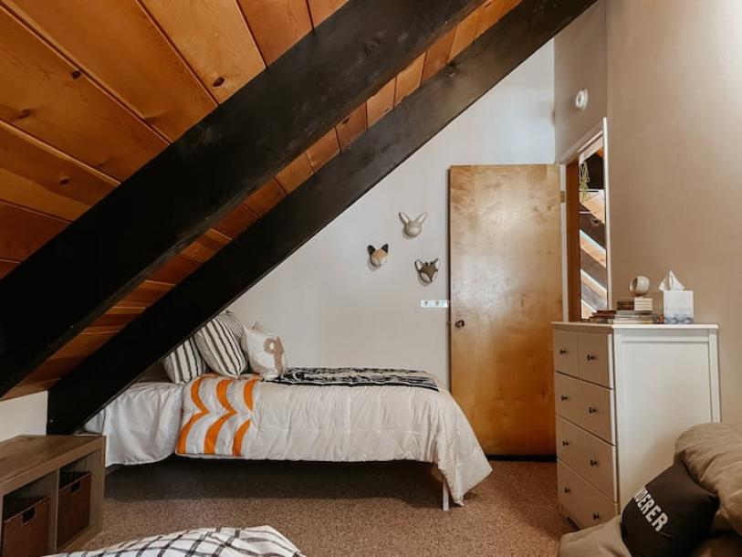 Entire cabin in Arnold, California 8 guests3 bedrooms5 beds1 bath-5