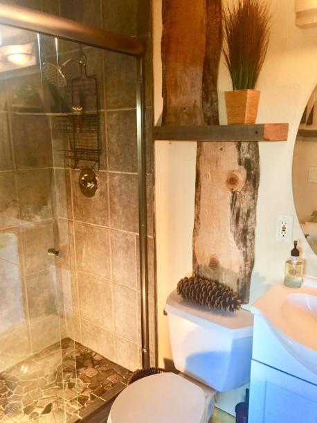 Entire cabin in Oakhurst, California 4 guests1 bedroom2 beds1 bath-10