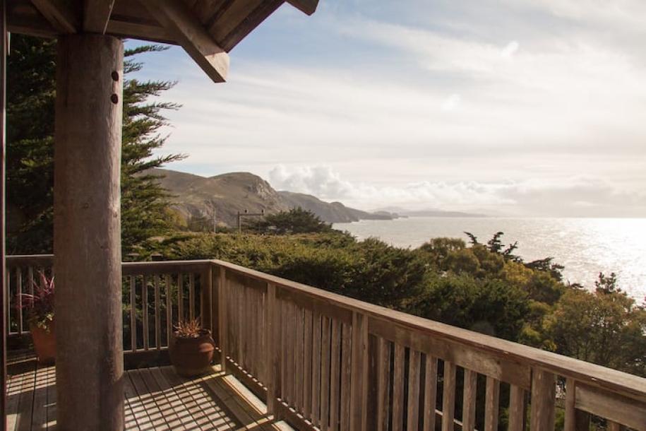 Entire home in Muir Beach, California 2 guests1 bedroom1 bed2 baths-0
