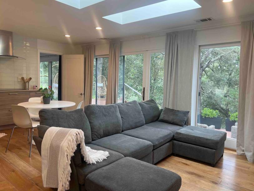 Entire guesthouse in Woodside, California 4 guests2 bedrooms2 beds1 bath-18