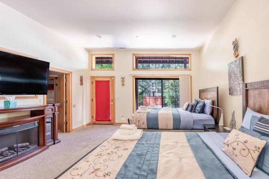 Entire cabin in Big Bear, California 12 guests8 bedrooms16 beds6.5 baths-14