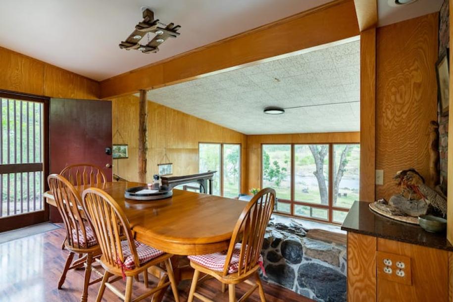 Entire home in Red Bluff, California 4 guests3 bedrooms3 beds2 baths-14