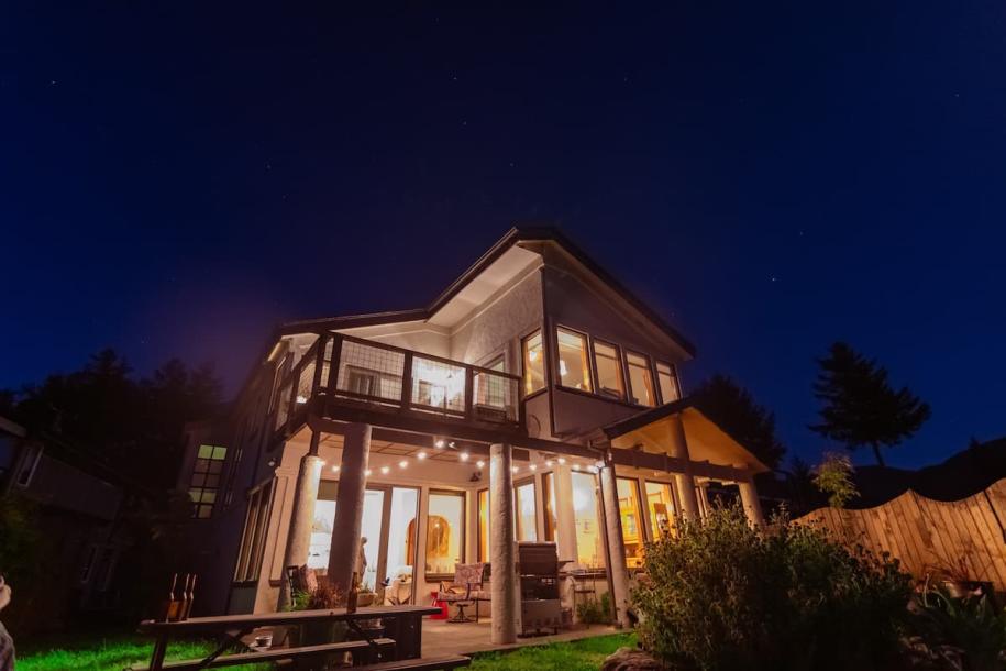 Entire home in Whitethorn, California 8 guests3 bedrooms5 beds2 baths-0