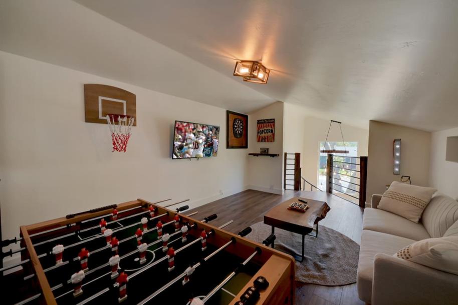 Entire home in Yuba City, California 7 guests3 bedrooms3 beds2 baths-18