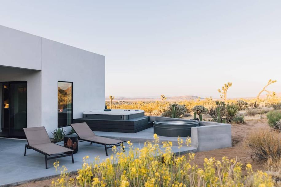 Entire home in Joshua Tree, California 6 guests2 bedrooms2 beds3 baths-6